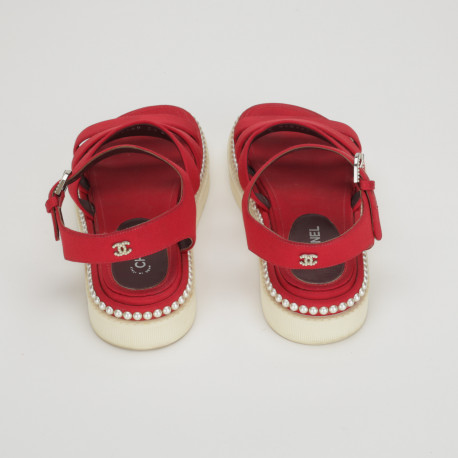 Chanel sandały czerwone zabrudzenia