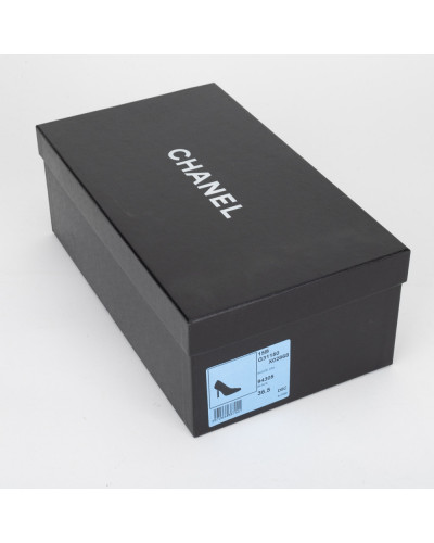Chanel  Buty czarne zamszowe z logo na obcasie