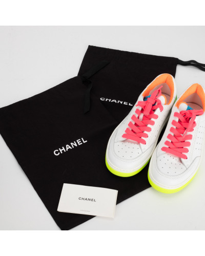 Chanel  białe sneakersy z logo
