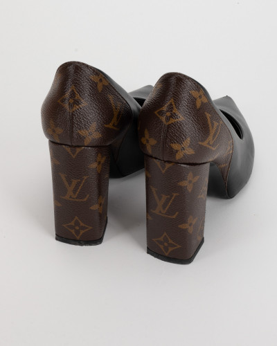 Louis Vuitton szpilki klasyczne