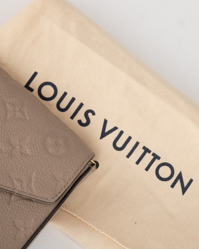 Louis Vuitton Mała torebka na lancuszku taupe