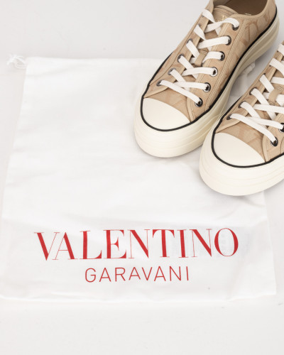 Valentino Sportowy