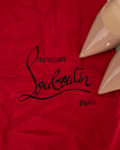 Christian Louboutin Szpilki bezowe lakierowane so Kate  120