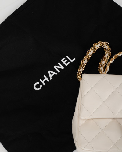 Chanel  biala torebka mala flapbag