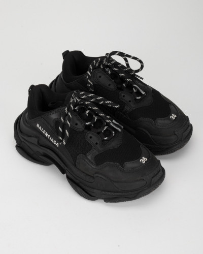 Balenciaga Sportowe czrane Triple S