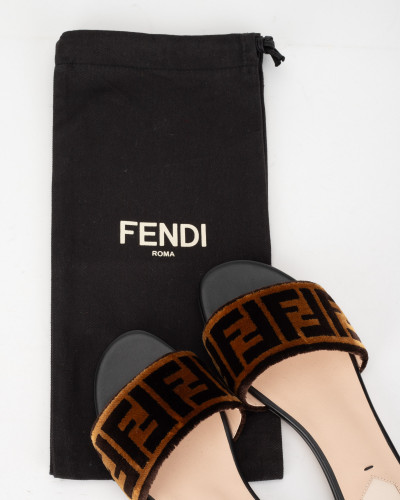 Fendi Klapek welurowe z monogramem